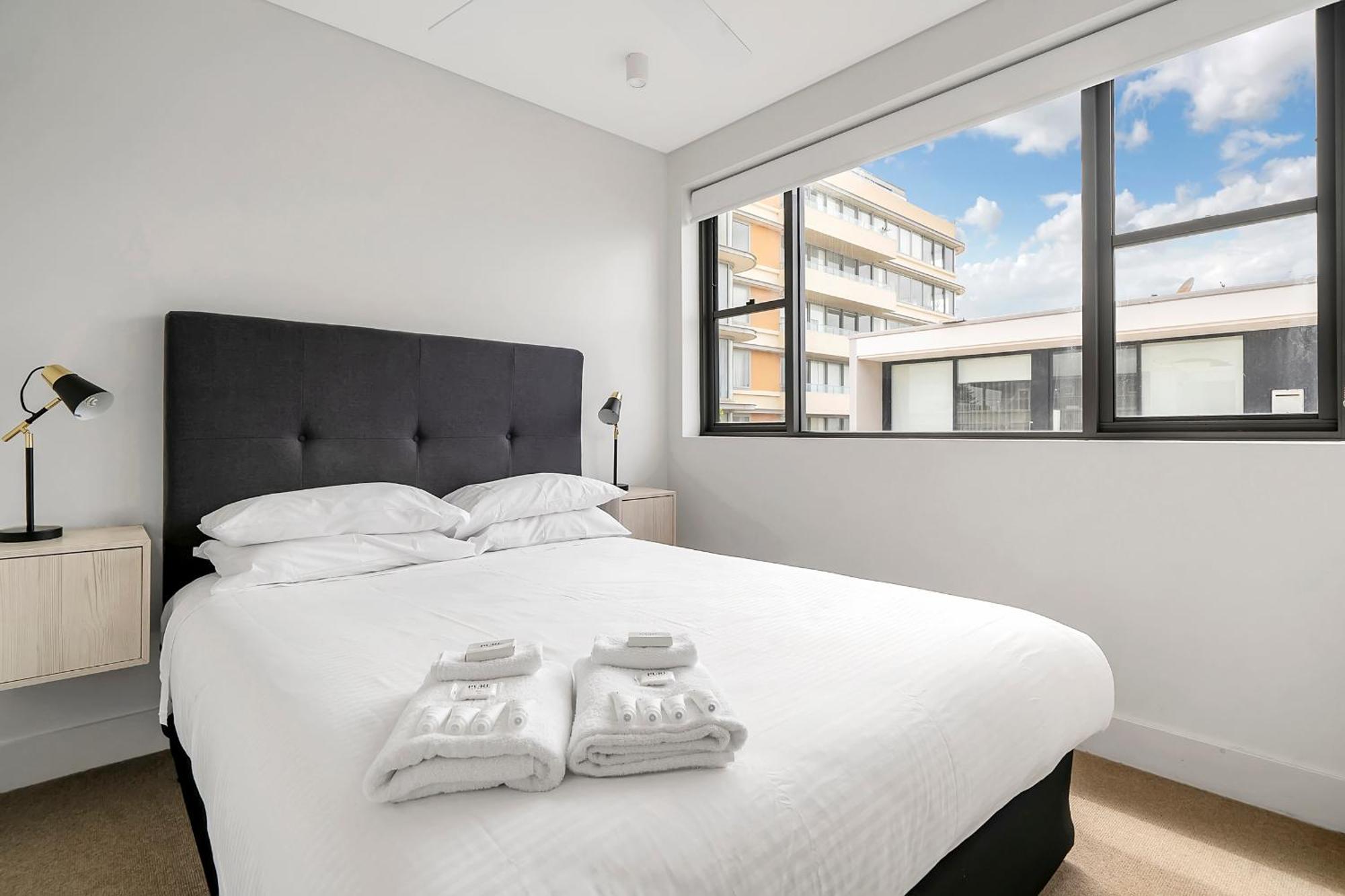 Eight Two Nine Two Vi: Bondi Apartment